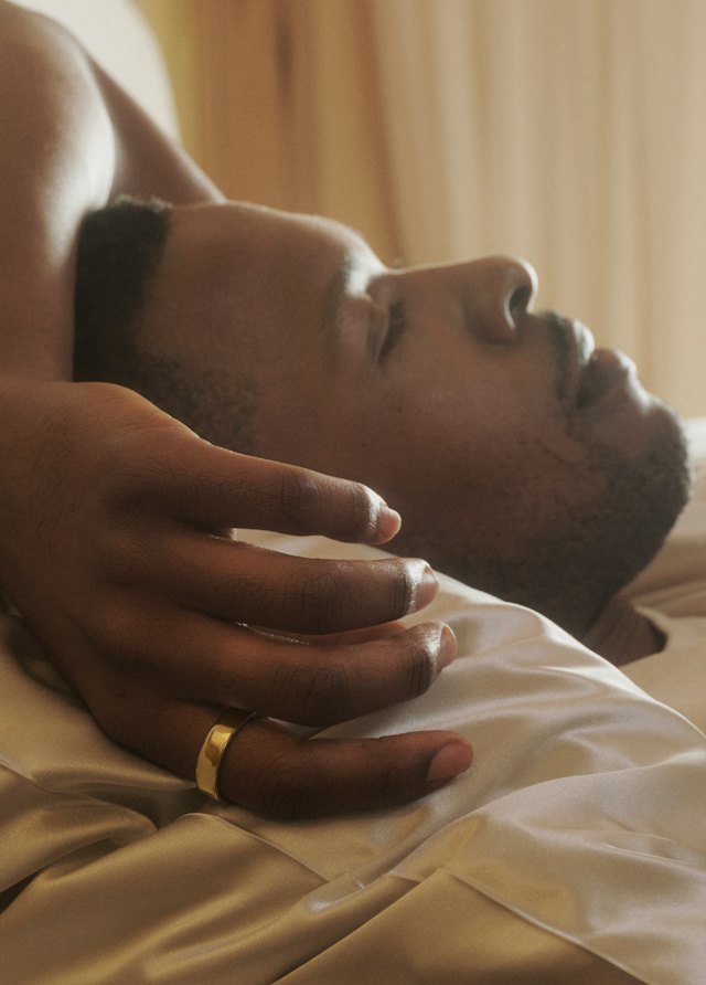A person resting in bed wearing Oura Ring 5