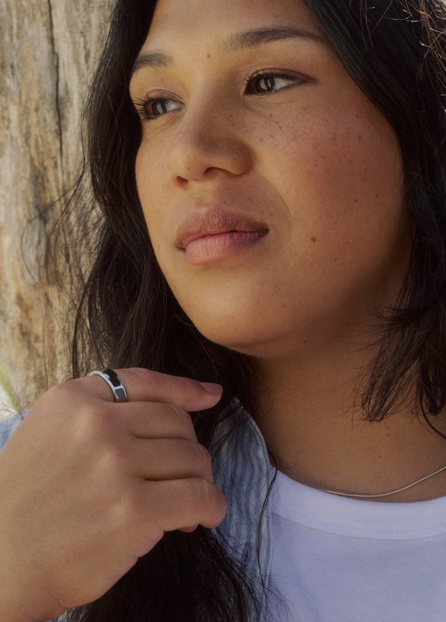 A woman wearing a Silver Oura Ring 5